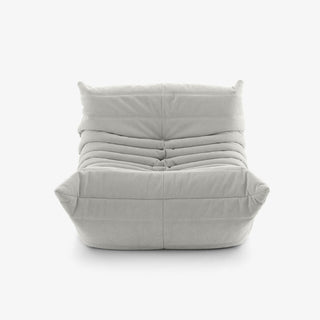#Blanc Koto Mini chauffeuse lounge compressée 1 place coloris blanc, vue trois quarts : fauteuil bas au design 70s, assise ferme, velours matelassé, livré compressé