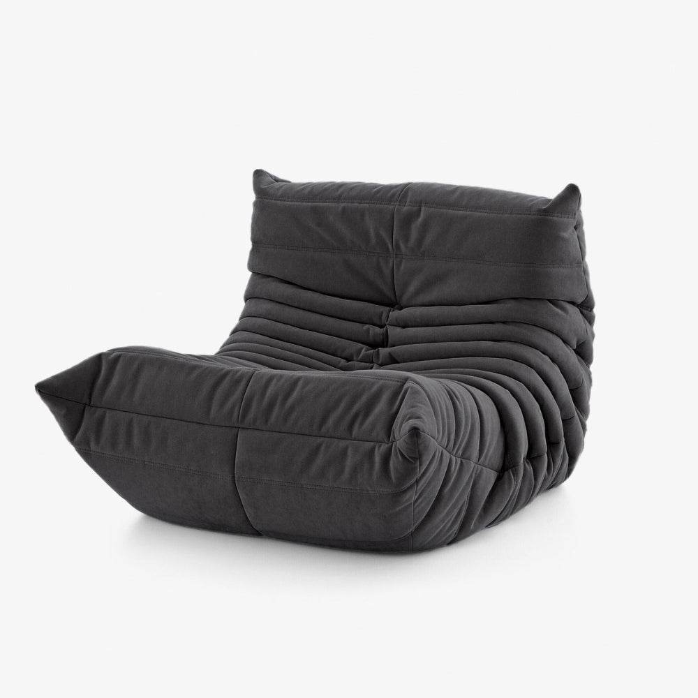 #Noir Koto Mini chauffeuse lounge compressée 1 place coloris noir, vue de profil : fauteuil bas au design 70s, assise ferme, velours matelassé, livré compressé