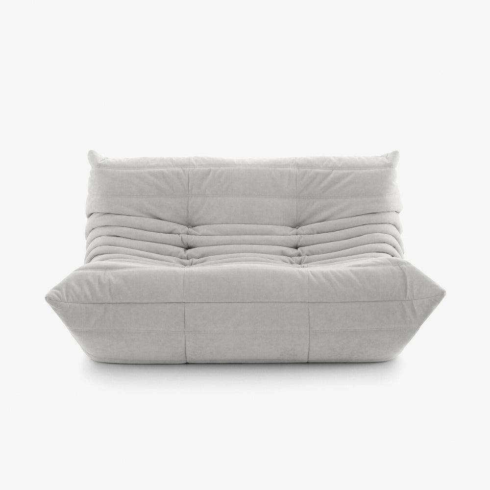#Blanc Koto Classic canapé lounge compressé 2 places coloris blanc, vue trois quarts : assise ferme, ligne années 70, velours matelassé, livré compressé dans un seul carton