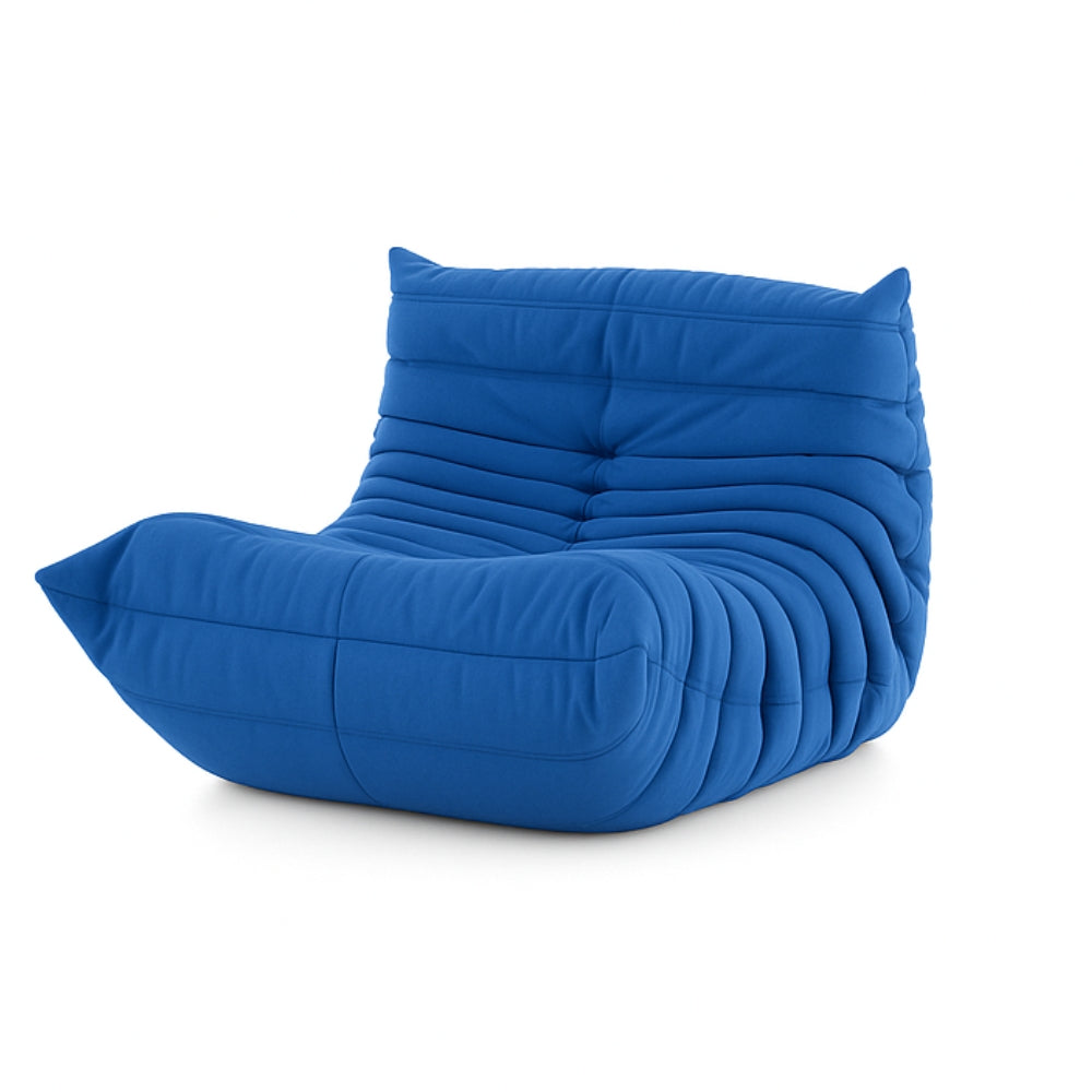 #Bleu Koto Mini chauffeuse lounge compressée 1 place coloris bleu, vue de profil : fauteuil bas au design 70s, assise ferme, velours matelassé, livré compressé