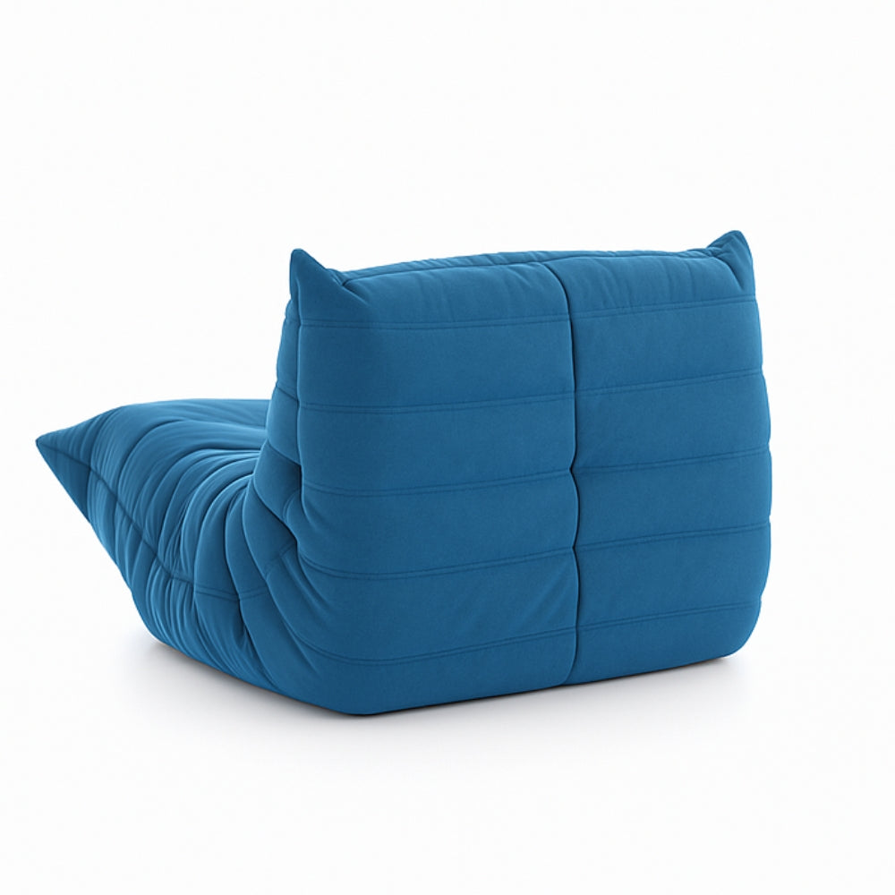 #Bleu Koto Mini chauffeuse lounge compressée 1 place coloris bleu, détail du matelassage et des coutures : fauteuil bas au design 70s, assise ferme, velours matelassé, livré compressé
