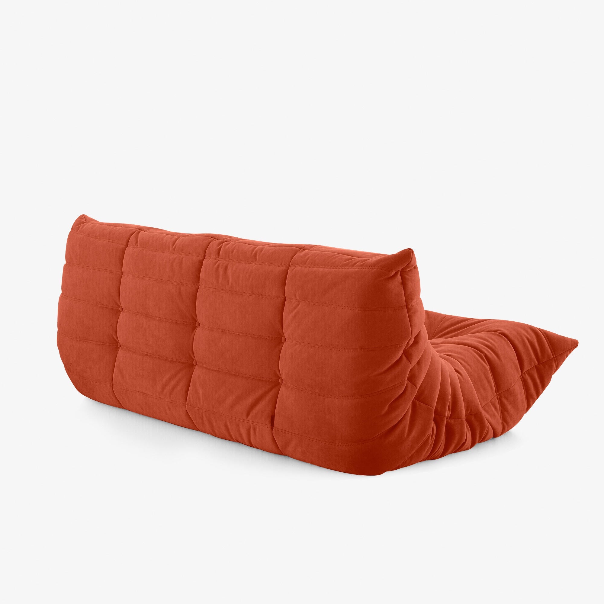 #Orange Koto canapé lounge compressé 3 places coloris orange, mise en situation dans un salon : assise ferme, silhouette années 70, velours matelassé, livré compressé dans un seul carton