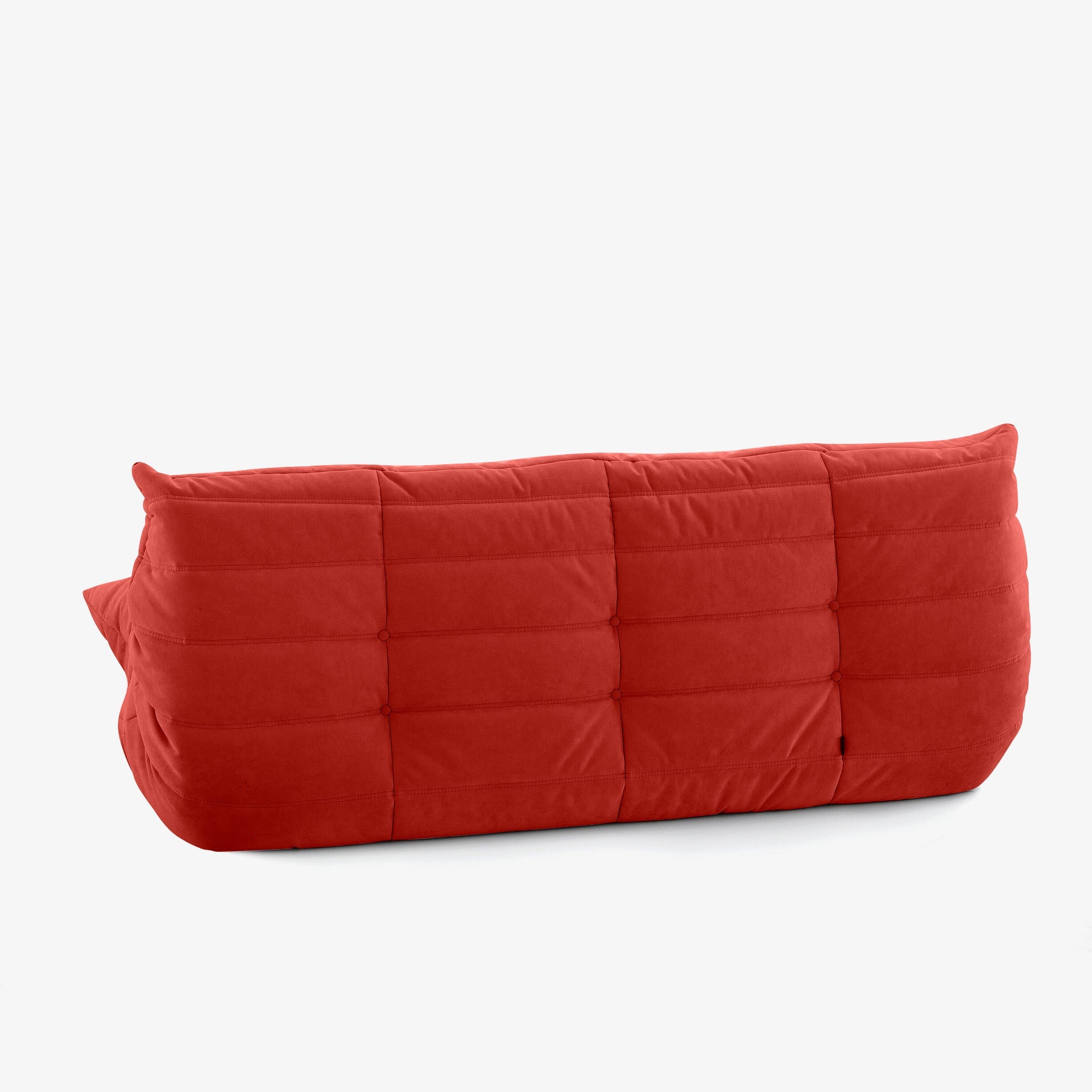 #Rouge Koto canapé lounge compressé 3 places coloris rouge, mise en situation dans un salon : assise ferme, silhouette années 70, velours matelassé, livré compressé dans un seul carton