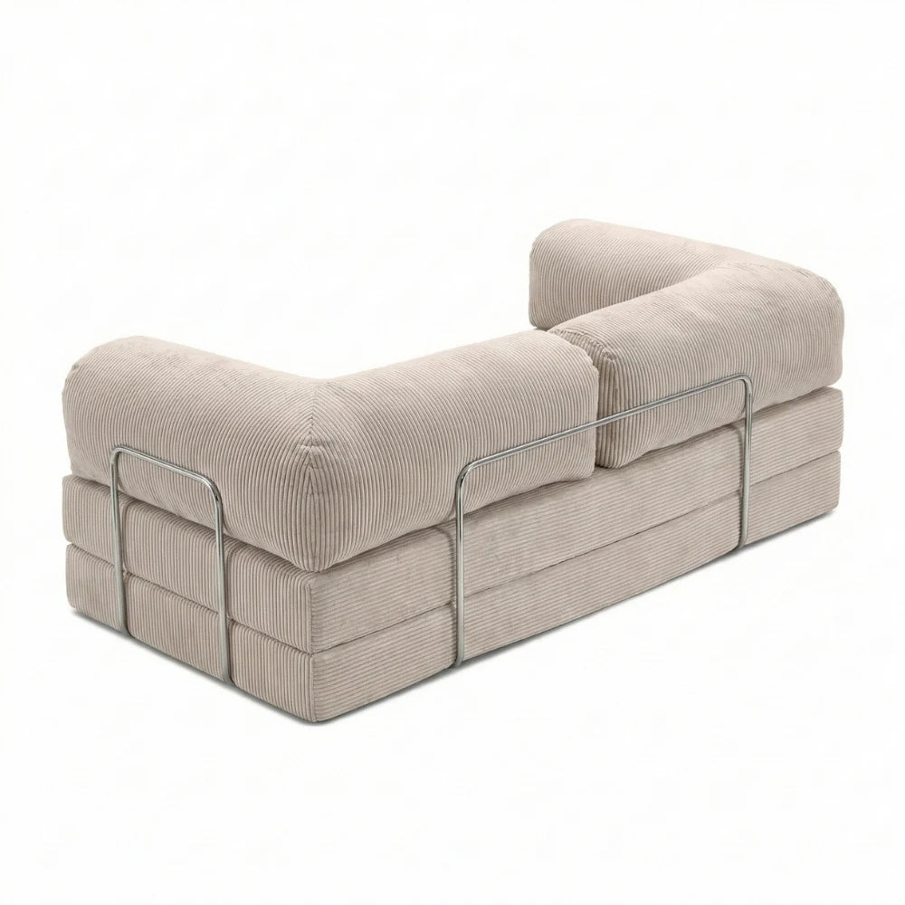 #Crème Canapé lit Nubo crème, vue trois quarts montrant l'armature chromée latérale et les trois couches de mousse