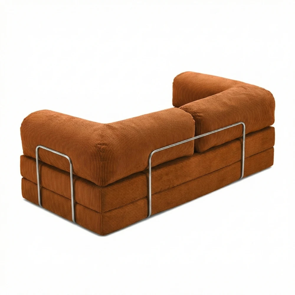 #Orange Canapé lit Nubo orange, vue trois quarts montrant l'armature chromée latérale et les trois couches de mousse