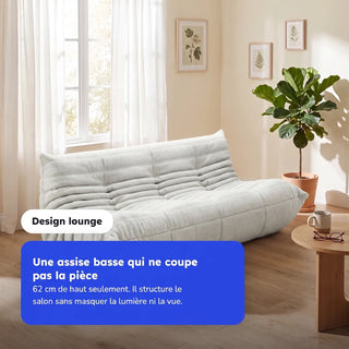 Koto canapé lounge compressé 3 places, vue trois quarts : assise ferme, silhouette années 70, velours matelassé, livré compressé dans un seul carton