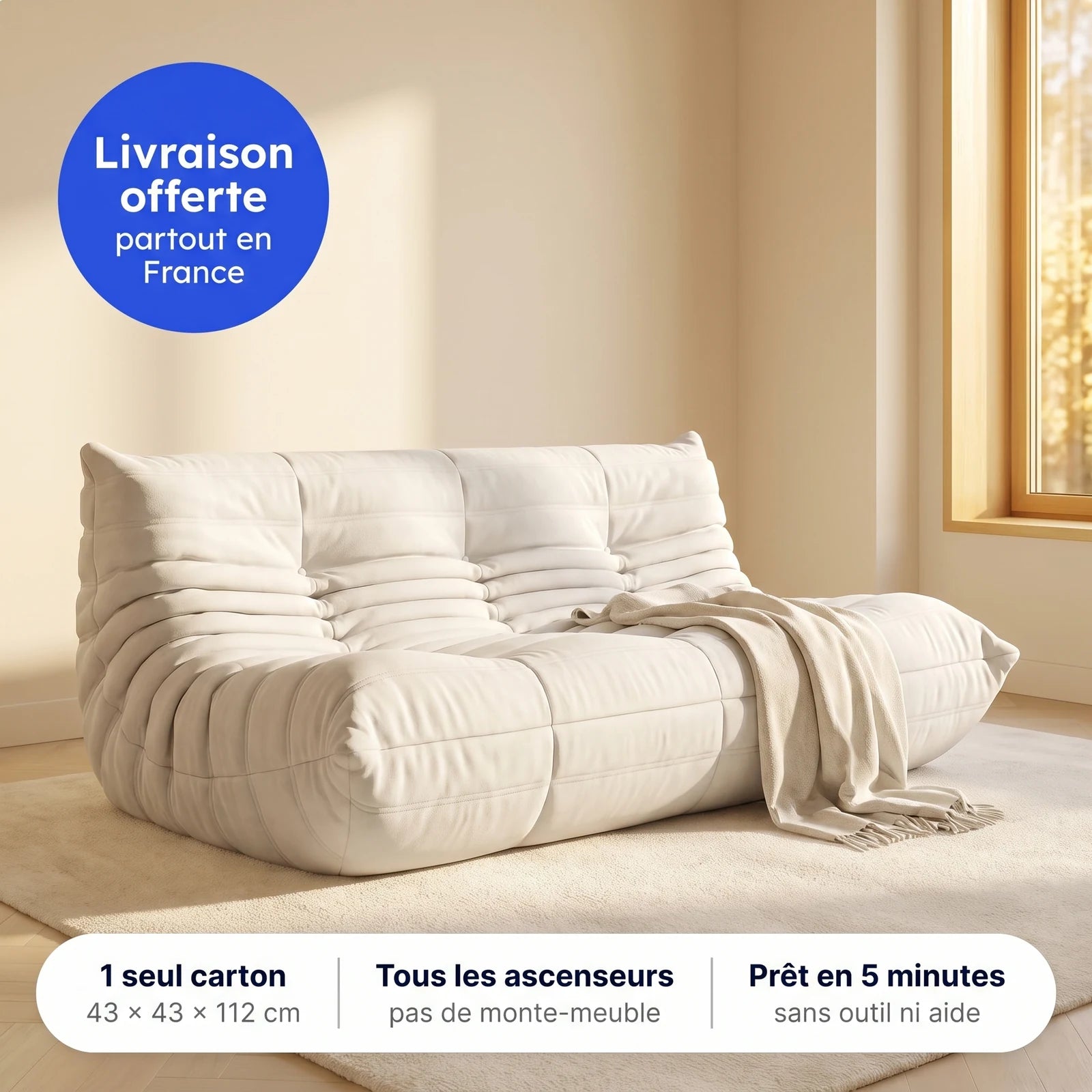 Koto canapé lounge compressé 3 places, mise en situation dans un salon : assise ferme, silhouette années 70, velours matelassé, livré compressé dans un seul carton